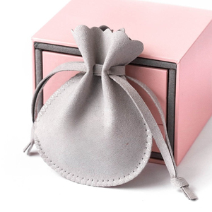 Bolsa de Joyería de Microfibra de Lujo con Logotipo Personalizado Gris para Anillos, Collares y Pendientes, con Cordón - Product Image 2
