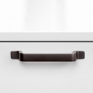 EMUCA 9169652 manici mobili in stile antico 160 mm centro distanza 20 pezzi in pelle ottone titanio per uso guardaroba - Product Image 2