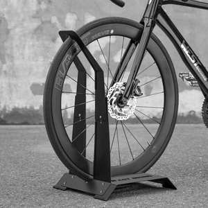 Support <span class=keywords><strong>de</strong></span> vélo en forme <span class=keywords><strong>de</strong></span> L avec cadre en acier au carbone <span class=keywords><strong>de</strong></span> 2 mm <span class=keywords><strong>d</strong></span>'épaisseur pour vélos <span class=keywords><strong>de</strong></span> montagne <span class=keywords><strong>de</strong></span> 24 à 29 pouces et vélos <span class=keywords><strong>de</strong></span> route 700C - Product Image 2