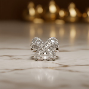 Anello di lusso in oro bianco con diamanti E4404, gioielli da sposa da donna con taglio baguette - Product Image 2