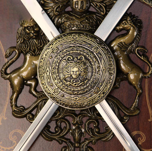 <span class=keywords><strong>Caballero</strong></span> europeo armadura pared TV <span class=keywords><strong>Bar</strong></span> colgante tallado Metal grabado Cruz tema pared colgante decoración Venta Directa recomendada - Product Image 2