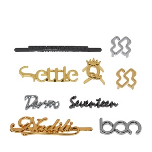 Etichette personalizzate per borse in metallo lettere dell'alfabeto separate targhette in metallo con motivo a spilla con motivo a spilla etichette in metallo per borse