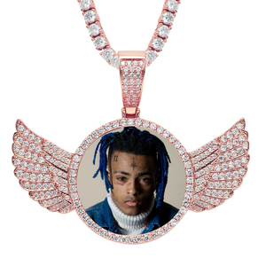Medaglioni di memoria personalizzati con ciondolo con foto collana con ali d'angelo <span class=keywords><strong>nome</strong></span> inciso 14K con zircone cubico collana con foto gioielli Hip Hop - Product Image 6