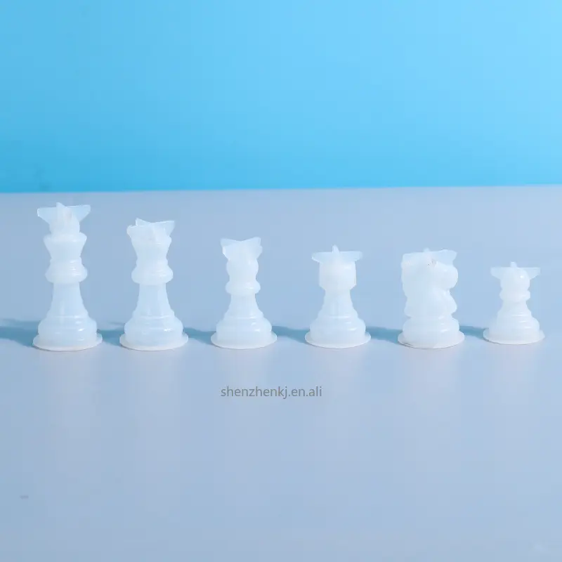 Pezzo degli scacchi fai da te stampo in resina epossidica di cristallo Queen King 6 stampo in Silicone per pezzi di scacchi tridimensionali