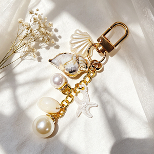Lindo Llavero de Flores Secas en Oro Rosa, Colgante Multiusos con Corazón y Lazo, Accesorio Elegante para Uso Diario y Regalos - Product Image 4