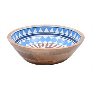 Bol de service en bois au design moderne, de qualité supérieure, pour la maison et la restauration, en vente - Product Image 1
