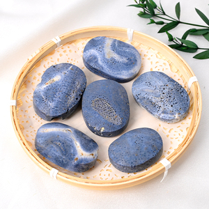 หินปะการังสีน้ำเงินธรรมชาติขัดเงาสำหรับการทำสมาธิ ขายส่ง - Product Image 4