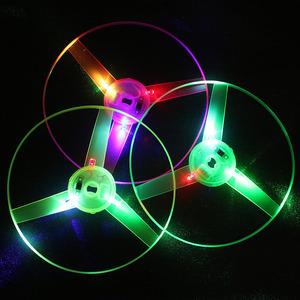 Flying Lights ToysTwist Disc Flyer Saucers con anillos de lanzador Led Flash Bamboo Dragonfly Flying Led Toy Gift para niños - Product Image 3