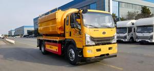 Camión de Saneamiento Weichai 220HP SINOTRUK M3 4x2 con Distancia entre Ejes de 3900/4200mm, Doble Función de Chorro y Succión de Lodos, Exportación a Todo el Mundo - Product Image 4