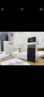 Machine à coudre JANOME DC7100 pour couture plate, surjet et couture décorative