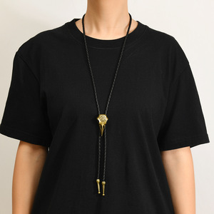 Halskette mit Schleifenknoten und Rabenkopf aus Legierung; Wikinger-Totenkopf- und Raben-Anhänger aus der nordischen Mythologie, Unisex-Amulett mit Bambuskette - Product Image 4