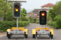 Signalisation routière rouge et verte de qualité supérieure, facile à transporter, montée sur trépied ou sur remorque