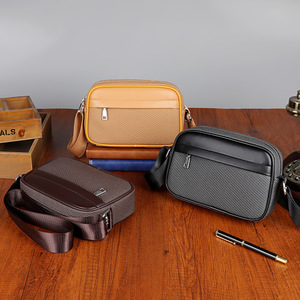 Sac bandoulière vintage de luxe pour homme en cuir PU durable avec poche avant zippée pour usage quotidien - Product Image 4