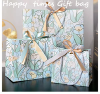 Sacs cadeaux en papier personnalisés avec poignée en ruban pour l'emballage de boutiques, sacs de luxe recyclables pour la vente au détail