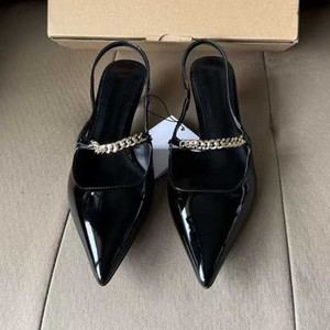 Sandales à talon chaton en cuir verni à bout pointu pour femme, avec chaîne décorative et bride arrière, talon de 4,5 cm - Product Image 2