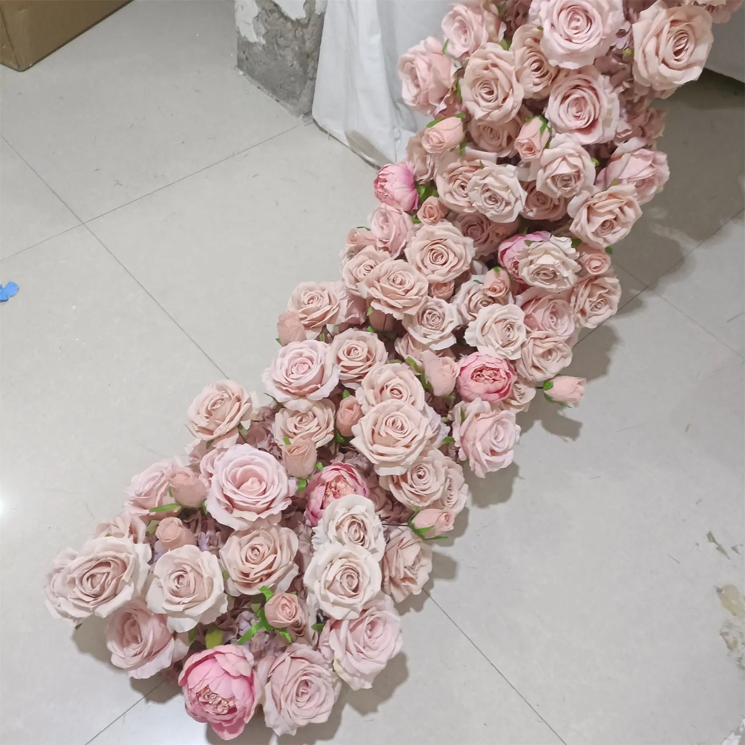 IFG New Ideas 10ft Length Artificial Silk Dirty Pink Flower Runner for Wedding Decor