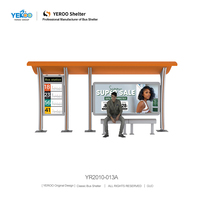 Abri de bus moderne en métal personnalisé avec affichage des itinéraires et panneau publicitaire, banc intégré pour le transport en commun urbain extérieur - En promotion
