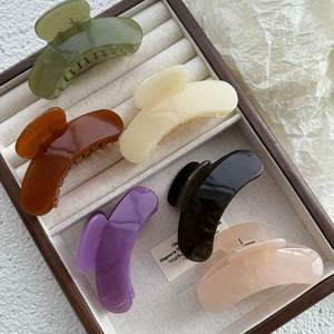 Pince à cheveux en acrylique transparente géante pour femme, motif lune creuse, couleurs bonbon, pour cheveux épais - Product Image 1