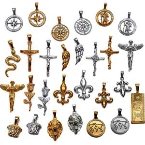 Dijes Personalizados de Acero Inoxidable con Baño de Oro PVD de 18k, Resistentes al Deslustre y al Agua, para Fabricación de Joyería, Venta al Por Mayor - Product Image 3