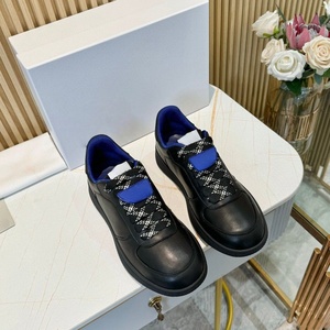 Chaussures de sport de luxe pour hommes en cuir véritable noir, style minimaliste, plateforme, pour la course à pied, vente en gros - Product Image 2