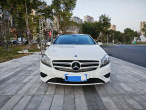 <span class=keywords><strong>Mercedes</strong></span>-<span class=keywords><strong>Benz</strong></span> Clase A (Importado) 2015, Modelo A <span class=keywords><strong>180</strong></span> Estándar, Sedán de Gasolina de 5 Plazas en Venta - Product Image 2