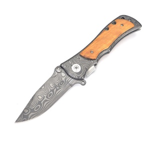 Couteau de poche de haute qualité en acier Damas avec manche en bois d'olivier pour le camping en plein air, la chasse tactique, le bricolage, OEM personnalisable - Product Image 3