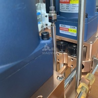 Máquina Automática para Tapar y Sellar Botellas y Frascos de Plástico con Tapas Metálicas Redondas