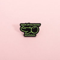 Lapel Pin penggemar huruf inggris saya membelanjakan semua uang saya pada aksesori pernak-pernik besi lembut Enamel Pin kerah