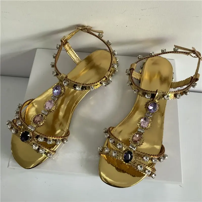 Couleur mélangée T-strap Gladiateur Sandalias Mujer Perles Perle Plat Chaussures D'été Style Bohème Rivet Vacances Sandales Femmes
