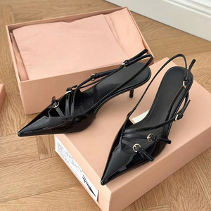 Tacchi a Spillo con Cinturino Posteriore da Donna, Punta a Spillo Nera, Dettaglio Fibbia, Tacco a Stiletto, Décolleté in Vernice con Fibbie - Product Image 2