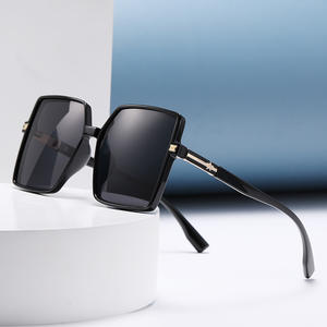 Gafas de Sol TR Extra Grandes Estilo Coreano para Mujer, Lentes Polarizadas UV400, Marco Negro, Clase 2, Número de Pieza 7038 - Product Image 1