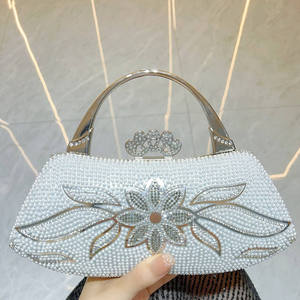 Bolso de Mano de Lujo Retro 2025 con Perlas y Diamantes, Nuevo Bolso de Moda con Flores y Pedrería para Mujer, Bolso de Alta Gama para Banquetes - Product Image 4
