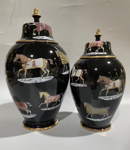 Pot à gingembre décoratif pour cheval Temple en céramique noire et pots à gingembre Garniture dorée Pot à gingembre en céramique avec couvercle en forme de cheval - Product Image 1