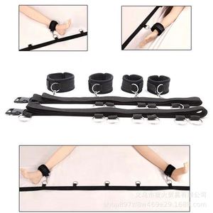 Nouvelles sangles de lit avec plusieurs boucles pour le bondage et le BDSM érotique, outils de retenue réglables pour les mains et les pieds. - Product Image 1