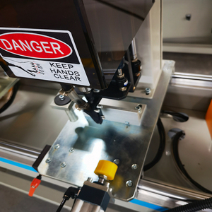Machine de fixation automatique à quatre broches pour vis autotaraudeuses pour profilés <span class=keywords><strong>PVC</strong></span> - Product Image 3