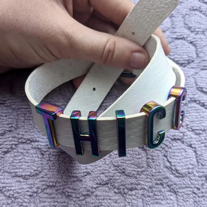 Letras deslizantes huecas de aleación de zinc, abalorios de alfabeto de 26 A-Z chapados en arcoíris/oro/plata para cinturones y collares para mascotas, personalizables OEM/ODM - Product Image 6
