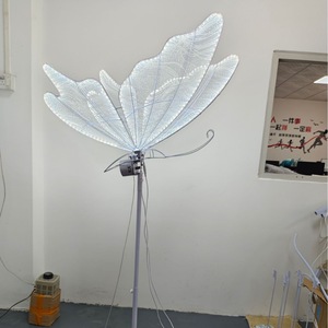 Alas de Mariposa LED para Decoración de Fondo de Escenario de Boda, Accesorios para Eventos y Decoración de Pared Iluminada, Alimentación por Corriente Alterna - Product Image 1