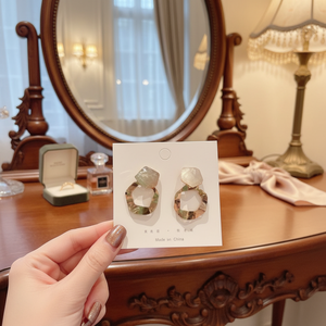 Orecchini a Lampadario Vintage Punk in Cristallo Oro Rosa di Tendenza, Design a Conchiglia alla Moda per Donna, Vendita all'Ingrosso - Product Image 3