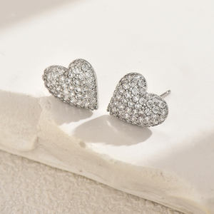Vente en gros de boucles d'oreilles tendance en cuivre géométriques en forme de cœur pour fêtes et cadeaux de bijoux en zircon à la mode - Product Image 3