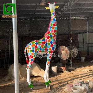 Popolare grande statua di giraffa in fibra di vetro per esterni colorata - Product Image 2