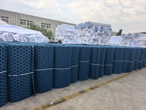 Planche de drainage alvéolée en HDPE composite avec géotextile pour le drainage des décharges et des routes - Product Image 2