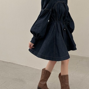 Robe longue en jean rétro pour femme, collection printemps 2025, avec manches lanternes et ceinture, vente en gros - Product Image 3