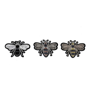 Parche Bordado con Cuentas en Forma <span class=keywords><strong>de</strong></span> Corazón <span class=keywords><strong>de</strong></span> <span class=keywords><strong>Flor</strong></span> OEM ODM con Lentejuelas para Tela <span class=keywords><strong>de</strong></span> <span class=keywords><strong>Fieltro</strong></span>, Uso con Plancha en Ropa, Sombreros, Bolsos y Zapatos - Product Image 3