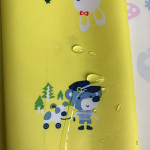 Tela impermeable de tafetán para niños, impermeable con estampado de conejo amarillo de dibujos animados, PVC, 210T, venta al por mayor - Product Image 2