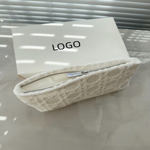 Sac de maquillage en tissu éponge léger, doux au toucher et à excellente absorption d'eau - Product Image 6