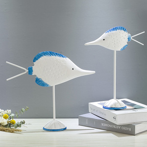 Figurine de poisson bleu et blanc en bois, décoration de bureau moderne, fournitures de bureau, pièce unique - Product Image 1