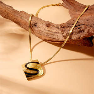 Collana personalizzata a catena a forma di serpente in acciaio inox retrò con ciondolo a forma di <span class=keywords><strong>S</strong></span> gioiello Vintage accessorio sensuale - Product Image 2