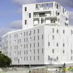 Panneaux de mur-rideau en aluminium perforé sur mesure, anodisés, anti-corrosion, design contemporain, revêtement extérieur - Product Image 4