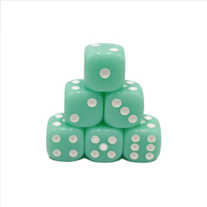 במפעל סיטונאי קוביות פלסטיק כחול שקוף עם נקודות לבנות - Product Image 4