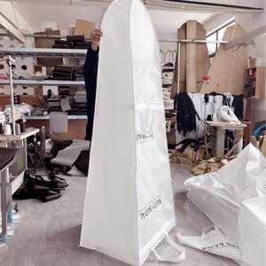 Logo personnalisable 1.8m couverture <span class=keywords><strong>de</strong></span> robe <span class=keywords><strong>en</strong></span> <span class=keywords><strong>tissu</strong></span> non tissé double face grande queue sac <span class=keywords><strong>de</strong></span> robe <span class=keywords><strong>de</strong></span> mariée étendu couverture <span class=keywords><strong>de</strong></span> <span class=keywords><strong>vêtement</strong></span> épaissi - Product Image 3
